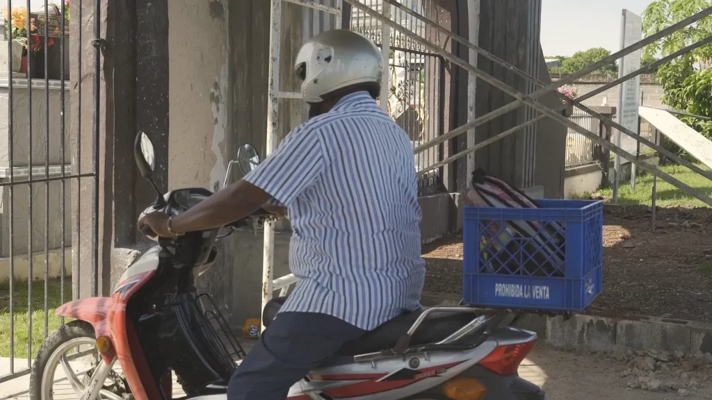 frame_vivo_entre_muertos_00