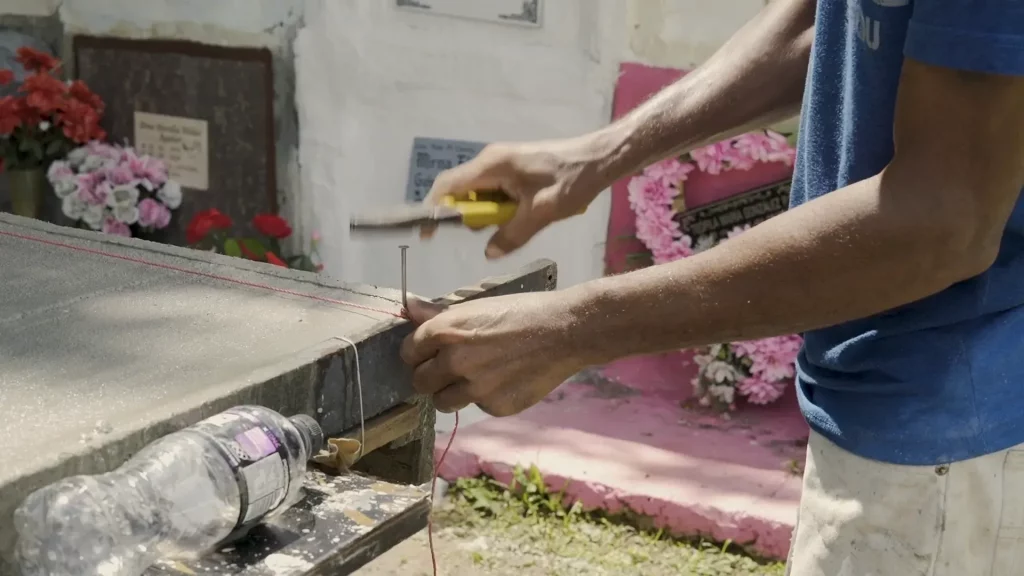 frame_vivo_entre_muertos_01